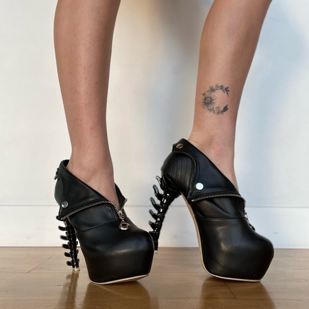 Spine Heels